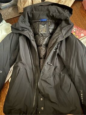 Burton Black women's Ski Snowboard Jacket with Insulated Liner